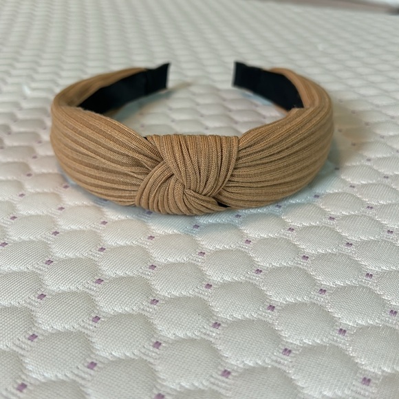 Cute headbands with a knot on top. Pink, grey, mustard, and tan. - Picture 3 of 11